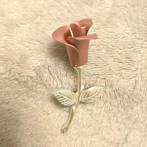 #367 Rose brooch pin vintage Avon silver tone mauve/pink
